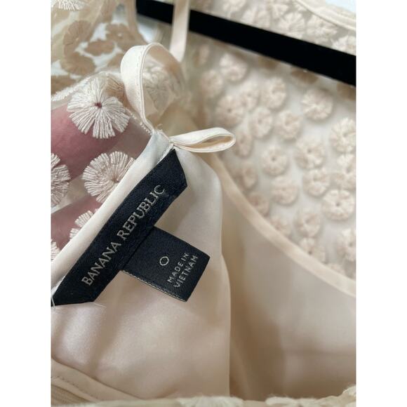 Banana‎ Republic Embroidered Floral Round Neck Peplum Top Cream Women's Size 0 - Picture 4 of 8